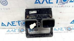 Вид задней стороны дефлектора воздуховода для BMW X5 G05, на фото показаны разъёмы.