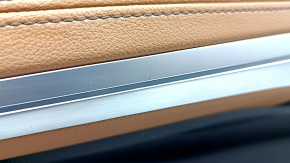 Обшивка двери карточка передняя левая BMW X5 G05 19-25 кожа schwarz/коричневая COGNAC вставка серая, подлокотник кожа коричневая COGNAC, с ручкой и накладками, царапины, вмятины