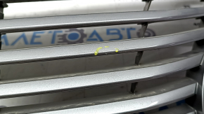Решетка радиатора grill Lexus ES300h ES350 13-15 дорест, надломано крепление, песок