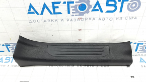 Накладка порога внутрішня ззаду права Nissan Murano z52 17-24 чорна, 3 смужки, подряпини, надламані кріплення