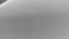 Поврежденное место на обшивке двери передней правой, черный цвет, Nissan Murano.