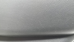 Состояние молдинга на оригинальной обшивке двери для Nissan Murano, внешний вид в норме.