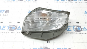 Поворотник лівий Toyota Prius V 12-14 дорест, пісок, тріщина у склі