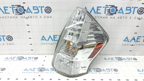 Фонарь правый Toyota Prius V 12-14 дорест, царапины