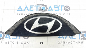 Двері багажника значок значок Hyundai Tucson 22-26 подряпини.
