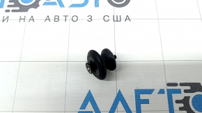 Відбійник дверей багажника нижній правий Kia Niro 17-22 на кузові