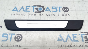 Накладка порога наружная задняя левая Audi E-Tron 21-23 черная с хромом, потертости