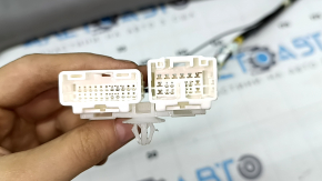 Крупный план разъёмов обшивки, подходящих для Toyota Camry 12-14.