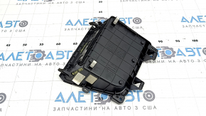 Накладка центральной консоли для Kia Niro, вид с обратной стороны, состояние удовлетворительное.
