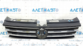 Решетка радиатора grill VW Tiguan 18-21 без эмблемы, 3 хром полоски, сверху черный глянец, песок