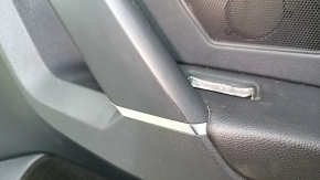 Обшивка дверей картка ззаду права VW Tiguan 18-18 чорна, підлокітник шкіра чорний, вставка пластик, з ручкою, подряпини
