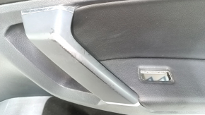 Обшивка двери карточка передняя правая VW Tiguan 18-20 черн, подлокотник кожа черный, вставка кожа, с пищалкой, царапины, облезло покрытие ручки