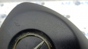 Крупный план царапин на подушке airbag для Mercedes C-class W205 2015-2021