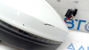 Трещина на стекле зеркала Volkswagen Tiguan 2018-2024.