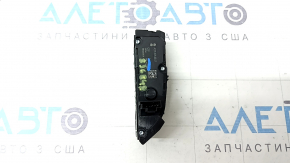Задняя сторона блока кнопок центральной консоли автомобиля Mercedes C-class W205.