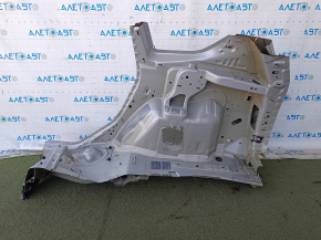 Ракурс кузова, показывающий заднюю правую четверть Ford Escape с оригинальной краской, без следов износа.