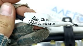 Маркировка на коленной подпорке для Mercedes C-class W205, подтверждение оригинальности детали.