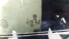 Стекло двери треугольник заднее левое VW Tiguan 18-24 царапина