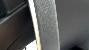 Обшивка дверей картка передня ліва Toyota Rav4 19-25 чорна, підлокітник шкіра чорна, вставка чорний пластик, сірий молдинг, з ручкою, подряпини