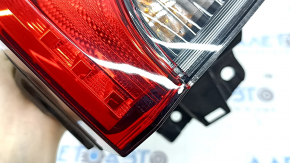 Фонарь внешний крыло правый Toyota Rav4 19-25 с боковым диодом, царапины
