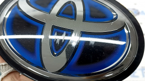 Эмблема переднего бампера Toyota Rav4 19-24 hybrid под радар, царапины
