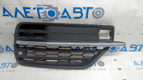 Решетка переднего бампера правая Volvo XC90 16-19 с хром молдингом под парктроник, песок