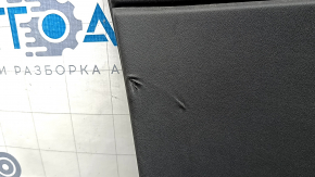 Дефект на обшивке двери, царапины на черной поверхности