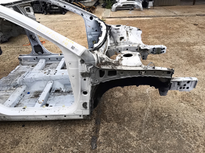 Четверть передняя правая Toyota Camry v50 12-14 usa на кузове, белая, ржавая