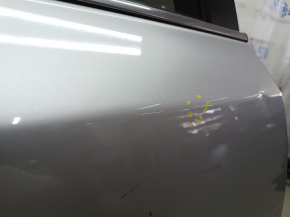 Деталь с мелкими царапинами на поверхности, задняя правая дверь Lexus CT200h 11-17.