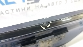 Накладка двери багажника Chevrolet Volt 16- со стоп сигналом, без эмблемы, скол, сломана направляющая