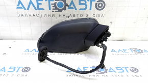 Боковое зеркало Audi A4, вид сзади, демонстрирует разъём.
