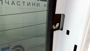 Дверь багажника голая со стеклом Jeep Grand Cherokee WK2 14-21 тонировка, белый PW7, крашена 0.2, царапины на стекле, вмятина