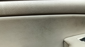 Деталь обшивки двери с близким планом, на Jeep Grand Cherokee 2011-2022