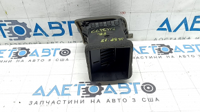Дефлектор воздуховода торпеды правый Jeep Grand Cherokee WK2 19-21 с серебряной накладкой, трещины в креплениях, сломано крепление