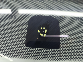 Лобовое стекло Toyota Prius 30 10-15 воздух по кромке, песок, скол