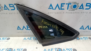 Форточка глухое стекло задняя левая Ford Focus mk3 11-18 4d с молдингом мат, затертый молдинг