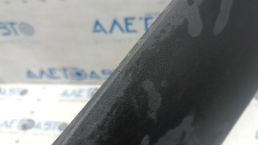 Накладка дверей нижня задня ліва Jeep Renegade 15-23 структура, подряпини, тріщина, тріщини у кріпленнях, зламане кріплення