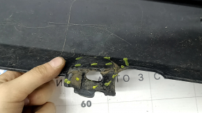 Общий вид левой накладки порога для Jeep Renegade 2015-2024, с повреждениями и царапинами.