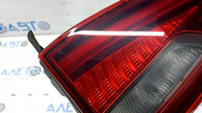 Фонарь внутренний дверь багажника правый Alfa Romeo Stelvio 18-22 царапины, пятно