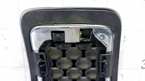 Элемент решетки радиатора grill Jeep Cherokee KL 19-23 5 рест, хром, сломано крепление