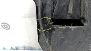 Трещина на защите двигателя Mercedes W167 GLE 350 450, вид сбоку.