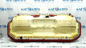 Вид внутренней стороны задней подушки сидений Альфа Ромео Стельвио, показывающий конструктивные особенности.