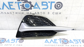 Решітка переднього бампера права Nissan Rogue Sport 20-22 з молдингом, SL