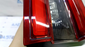 Фонарь внутренний дверь багажника правый Nissan Rogue Sport 20-22 царапины