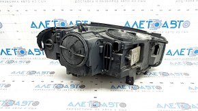 Фара BMW X5 F15 сзади, с адаптивной ксеноновой системой и хорошими разъёмами.