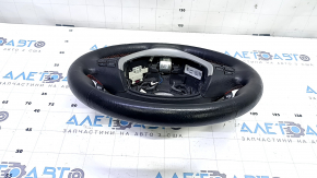 Рулевое колесо BMW 3 F30 с красной строчкой, ракурс сбоку