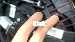 Разъём двери Kia Niro 2017 года, крепления в рабочем состоянии.