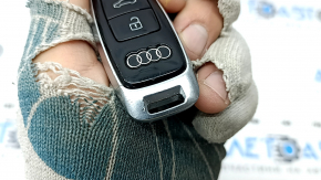 Ключ Audi Q8 19-26 4 кнопки, черный глянец, потерт, тычки, царапины