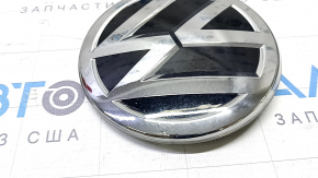 Эмблема решетки радиатора VW Jetta 19-21 под дистроник, песок