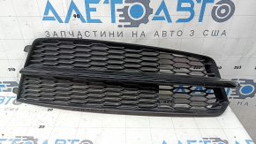 Решітка переднього бампера права Audi A6 C7 16-18 рест, сітка, чорний глянець, пісок